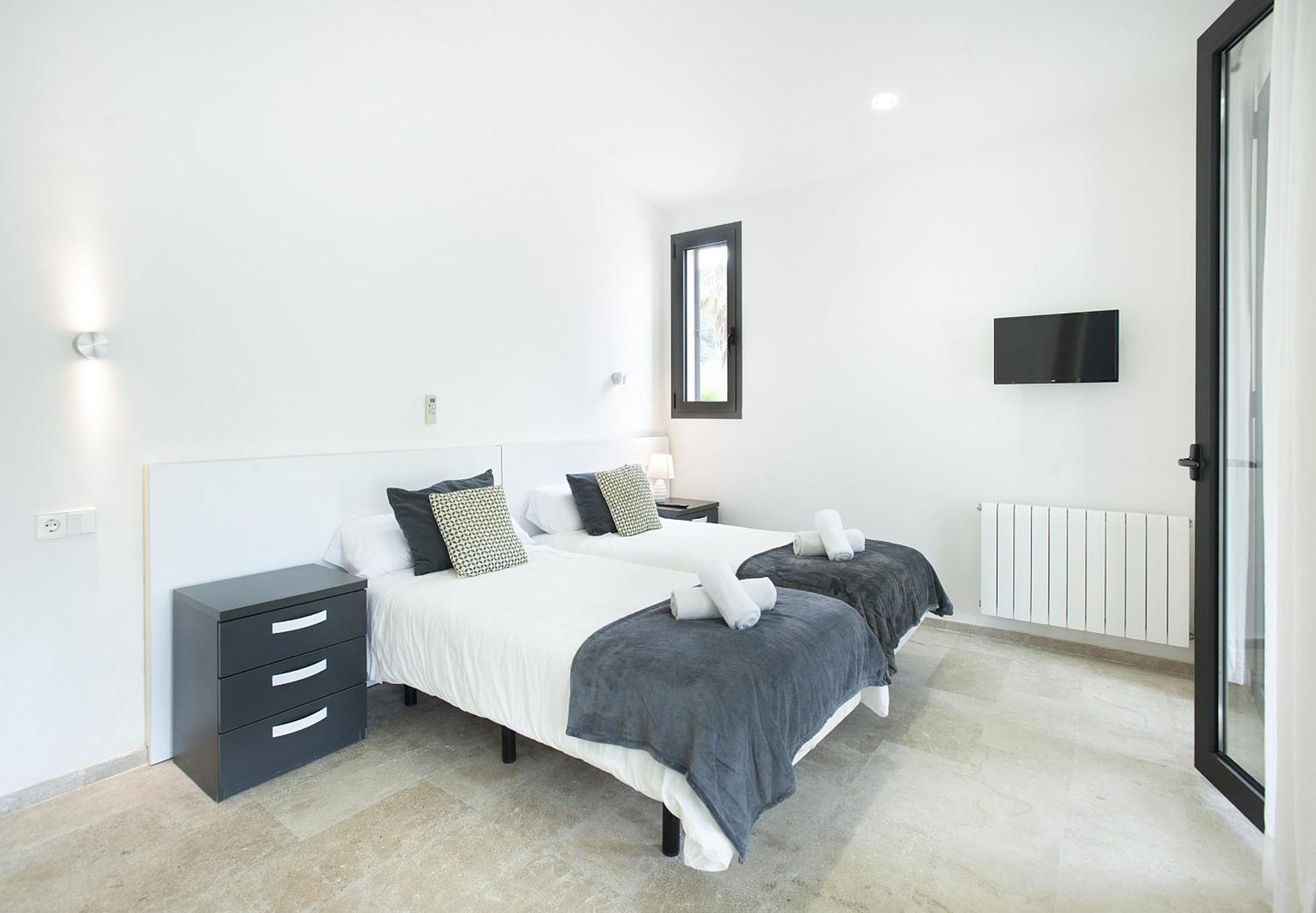 Villa Owl Tereu - Luxury Retreat With Mountain Views