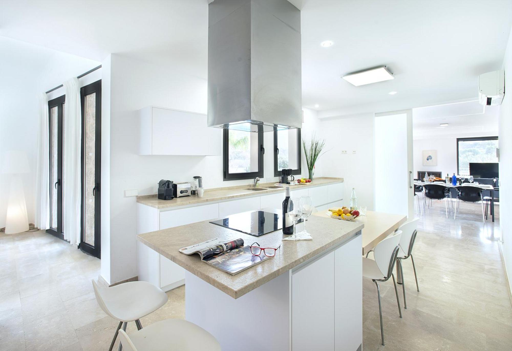 Villa Owl Tereu - Luxury Retreat With Mountain Views