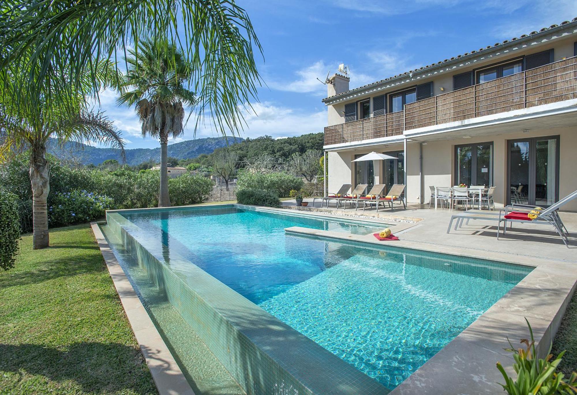 Villa Owl Tereu - Luxury Retreat With Mountain Views